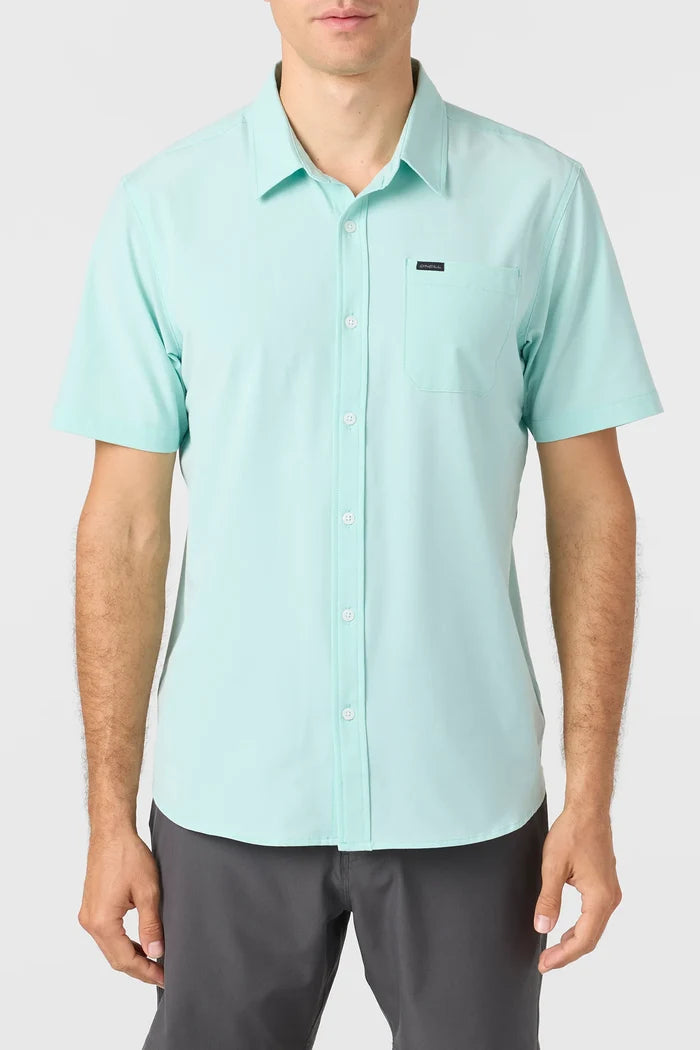 O’Neill Trvlr UPF Traverse Solid woven shirt green lightweight active button up.