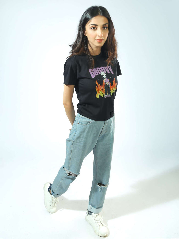 Black Cropped Baby Tee Female Model Back View – GROOVY Girl – GROOVY Pakistan