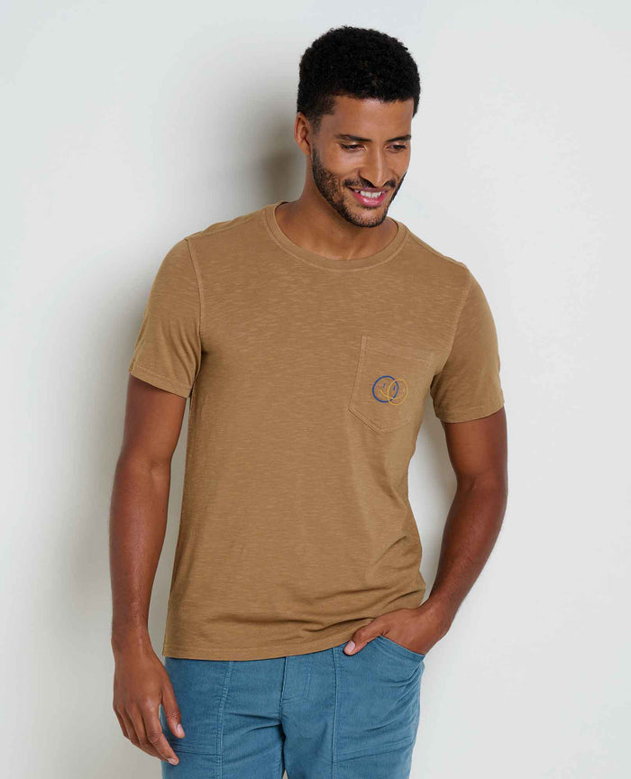 msg:Adom is 6'2" and is wearing a size medium.