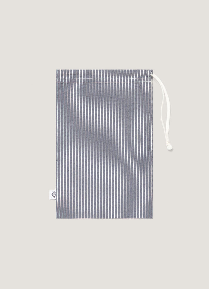 Men's Seersucker Swim Shorts in Navy/White