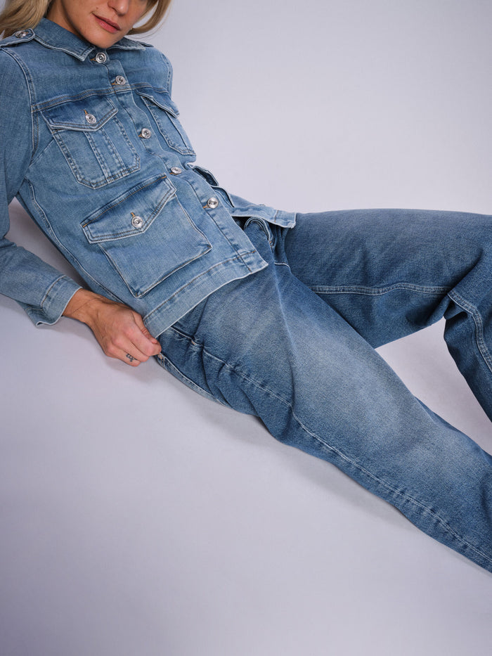 Modelshot / Blue / Detail
