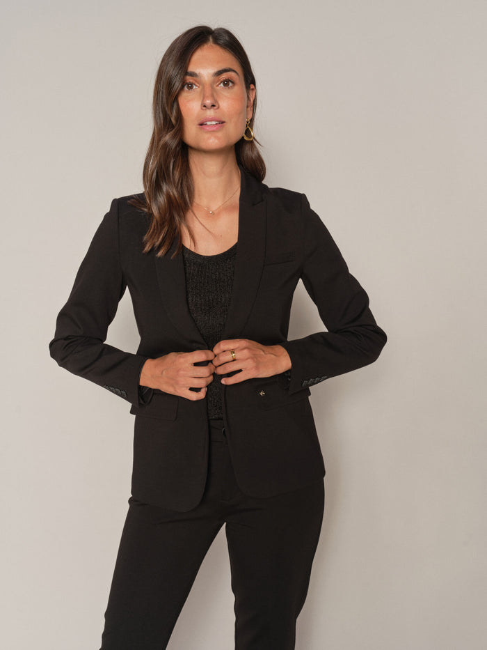 Modelshot / Black / Detail