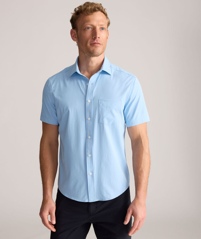 Model is wearing UNTUCKit Performance Gironde Shirt in light blue.