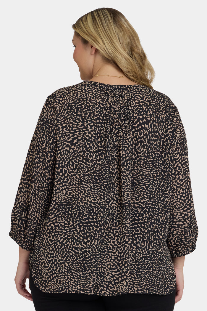 Pintuck Blouse In Plus Size - Camille le Vie