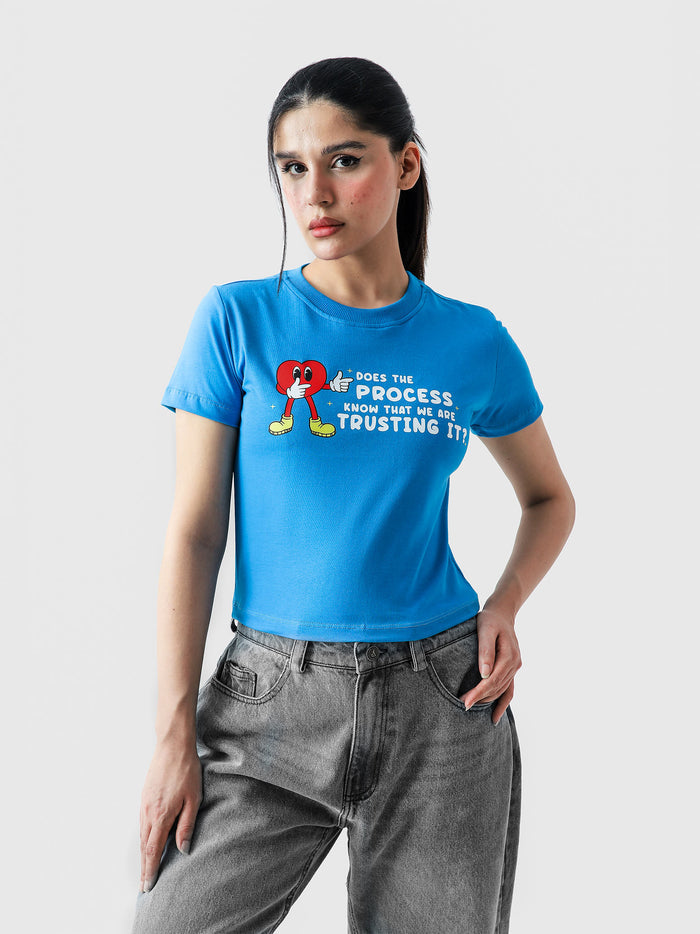 Process baby tee flat lay graphic crop top blue Pakistan – GROOVY