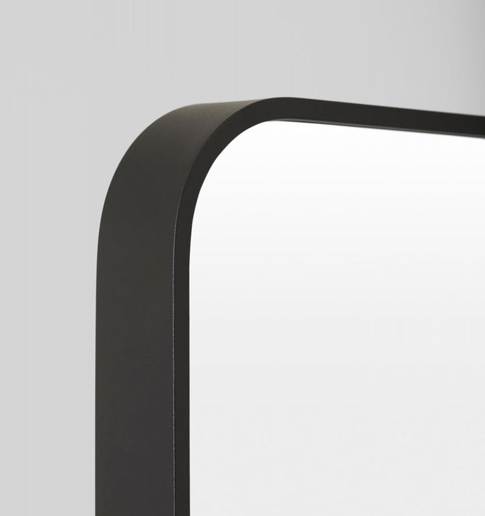 Simplicity Curve Standing | Black