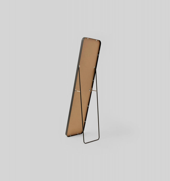 Simplicity Curve Standing | Back