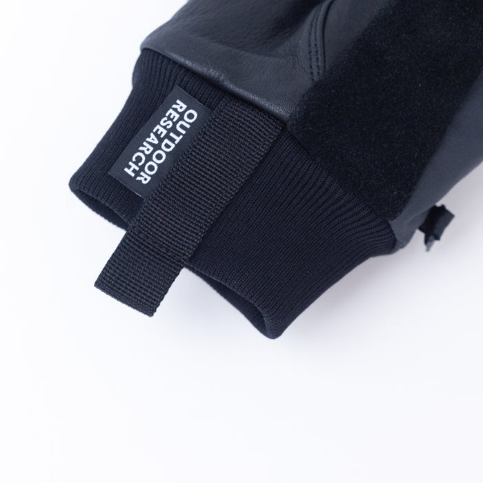 Black | E4