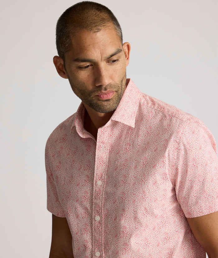 Model is wearing UNTUCKit Coldwell sort sleeve  printed cotton shirt.