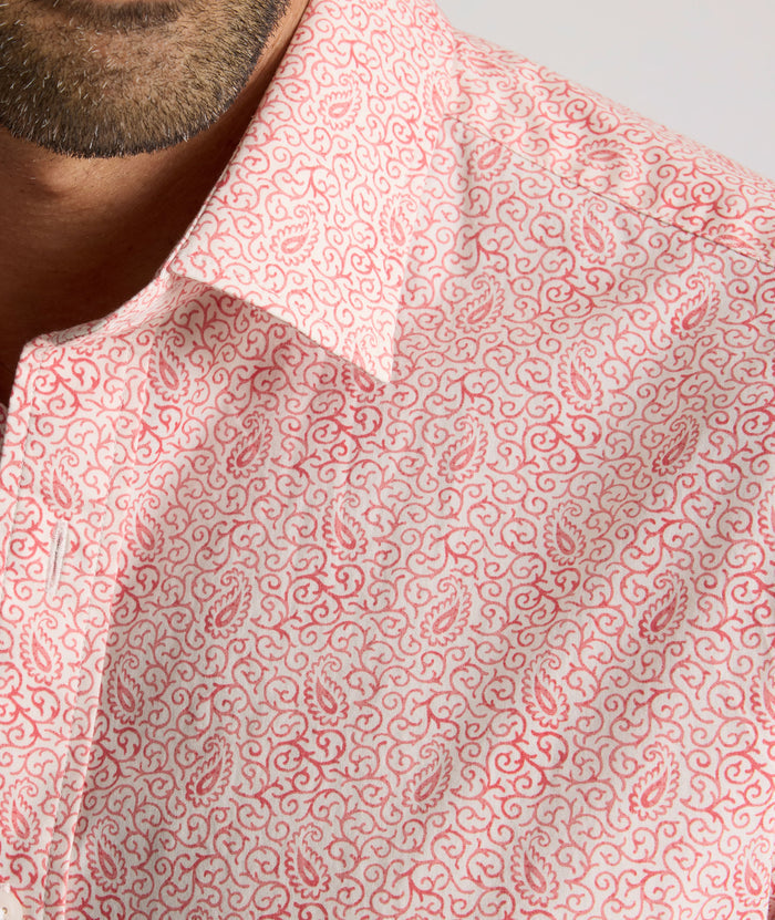 Model is wearing UNTUCKit Coldwell sort sleeve  printed cotton shirt.