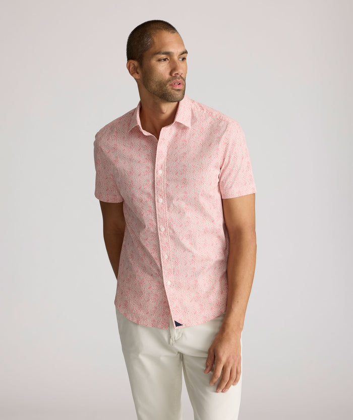 Model is wearing UNTUCKit Coldwell sort sleeve  printed cotton shirt.