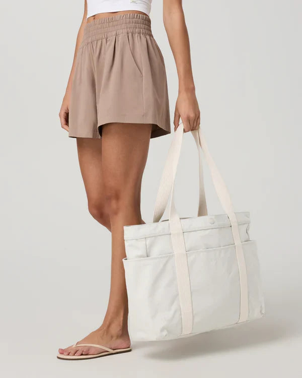 effortless carryall for your everyday essentials, our Vuori Cove Canvas Tote is a roomy bag designed for travel