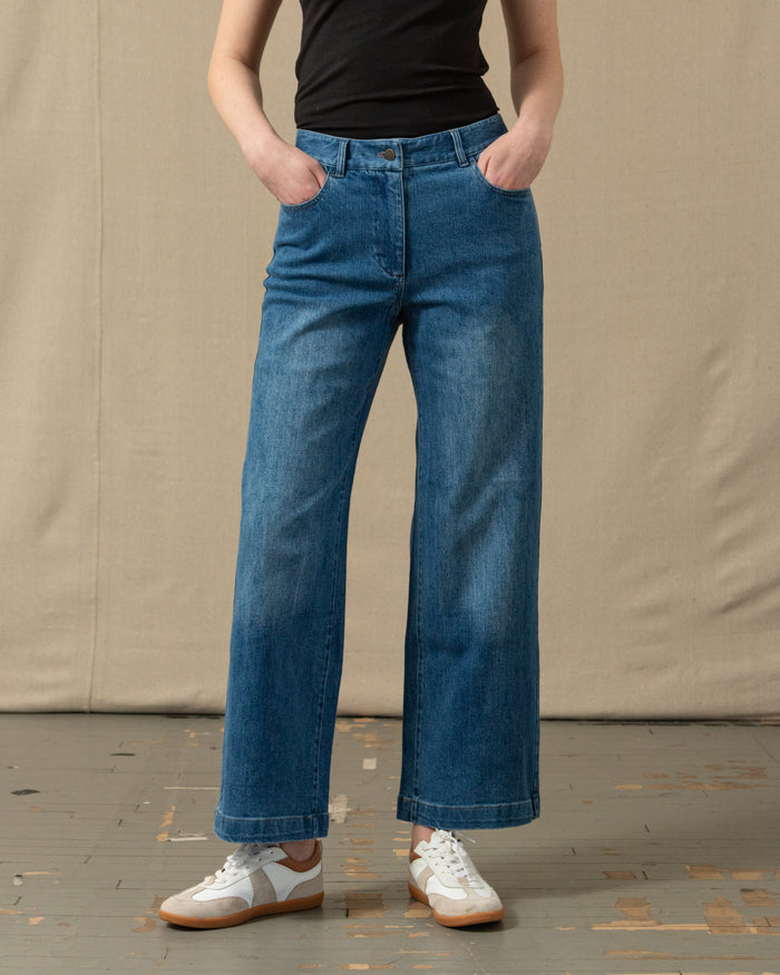Women's Five Pocket Jean in Mid Wash Denim