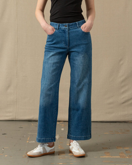 Women's Five Pocket Jean in Mid Wash Denim