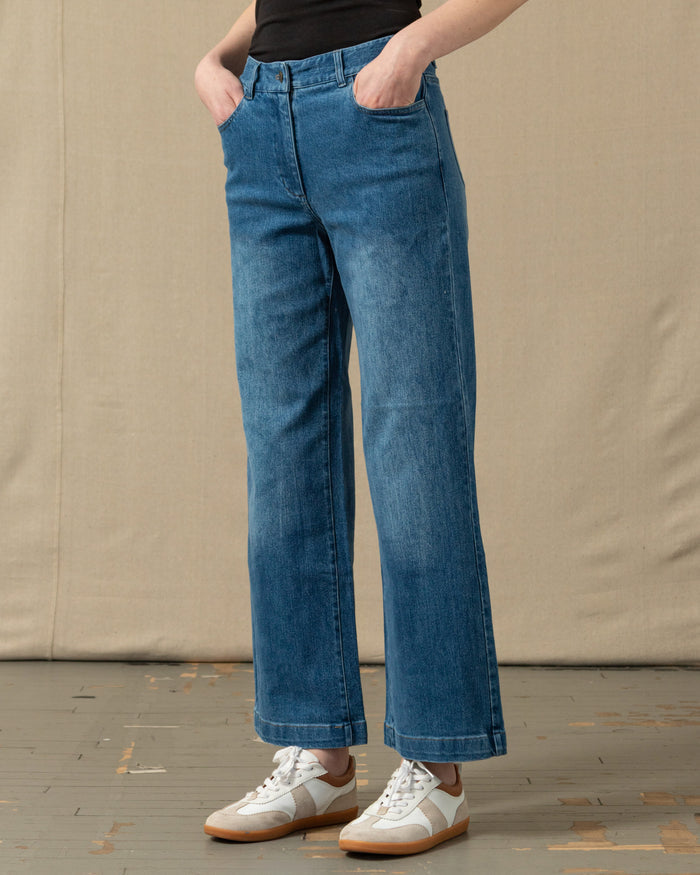 Women's Five Pocket Jean in Mid Wash Denim