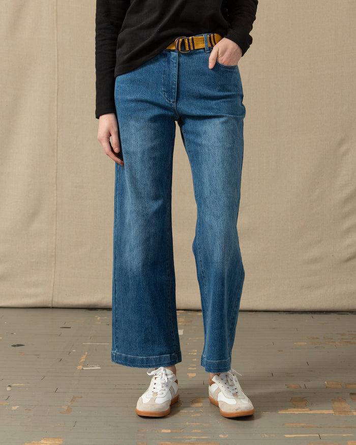 Women's Five Pocket Jean in Mid Wash Denim