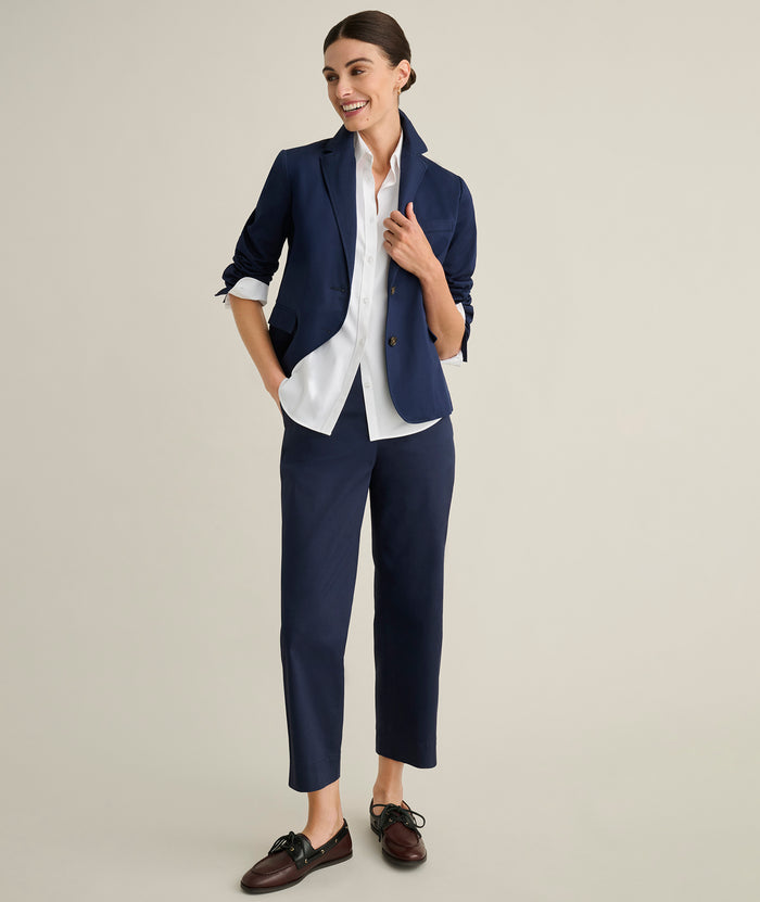 Model is wearing UNTUCKit Isabella in white.